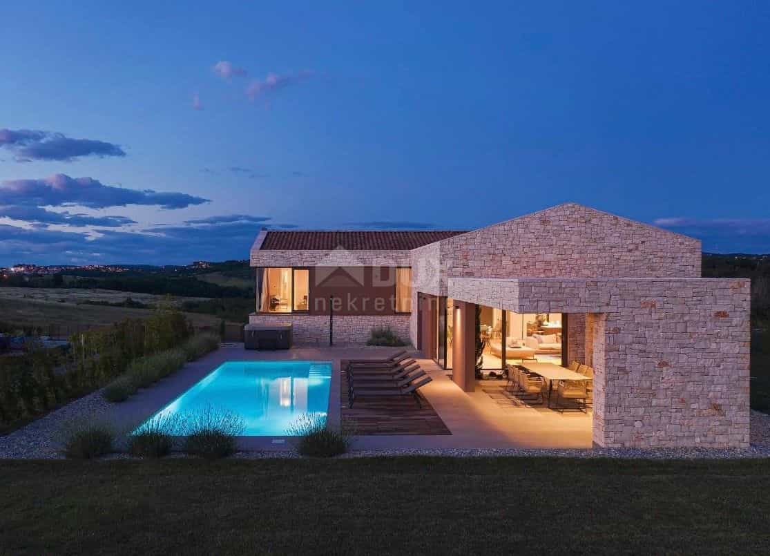 House in Brtonigla, Istria County 10868381