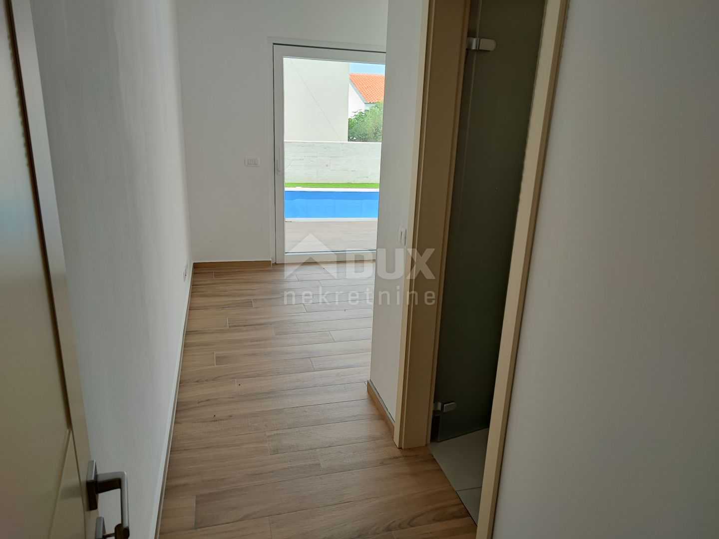 Condominium in Mandre, Zadar County 10868481
