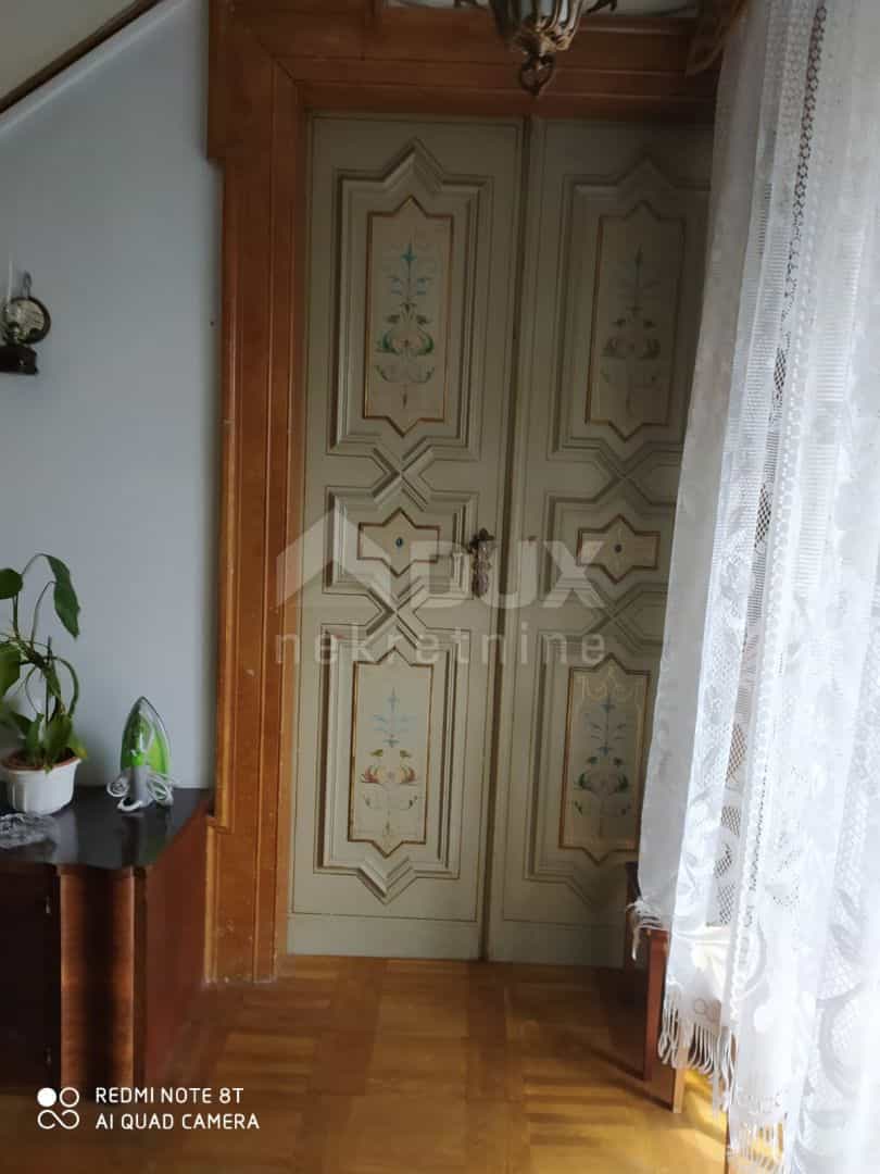 Condominium in Lovran, Primorje-Gorski Kotar County 10868771