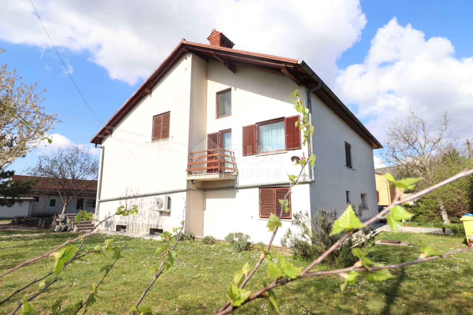 房子 在 Jelenje, Primorsko-Goranska Zupanija 10868901