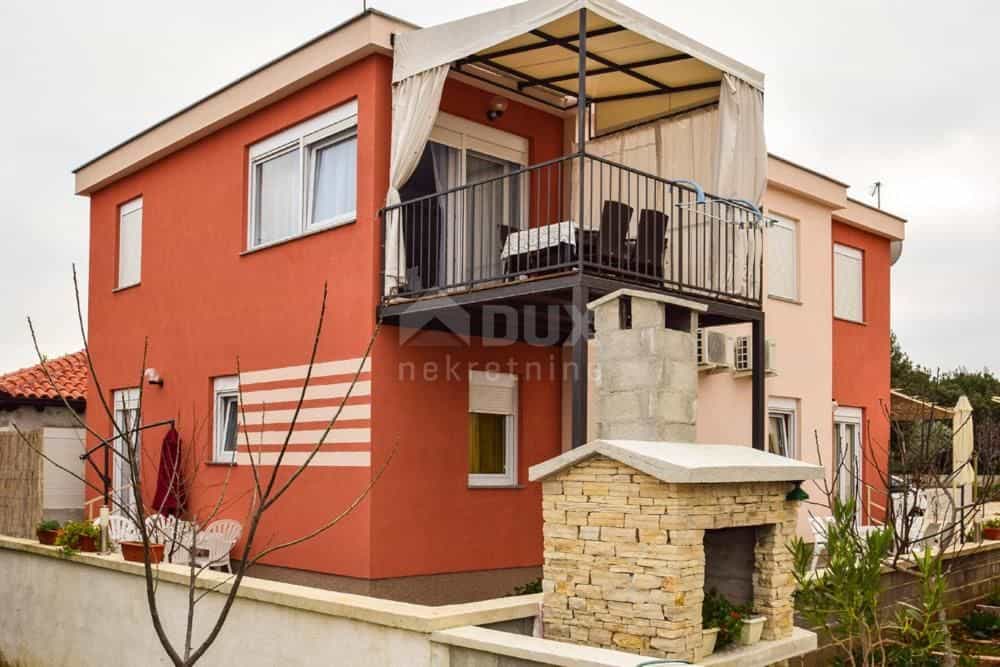 Dom w Nina, Zadarska Zupanija 10869043