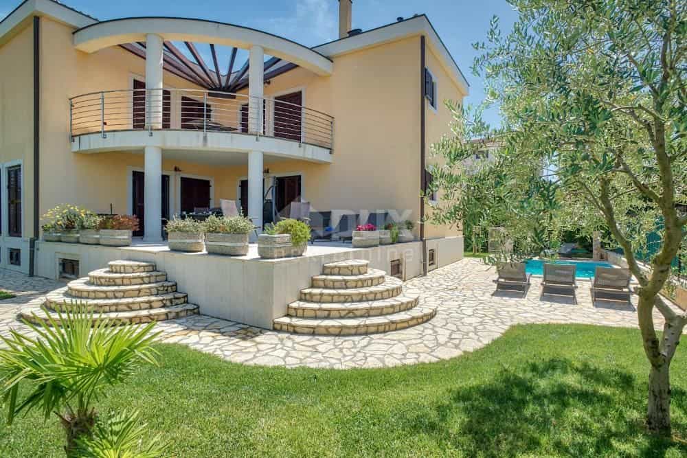 Residential in Medulin, Istria County 10869071