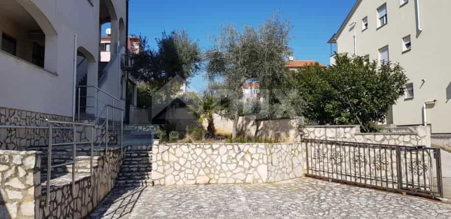 بيت في Pula, Istarska županija 10869081