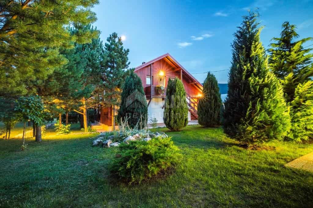 σπίτι σε Κορένιτσα, Licko-Senjska Zupanija 10869194