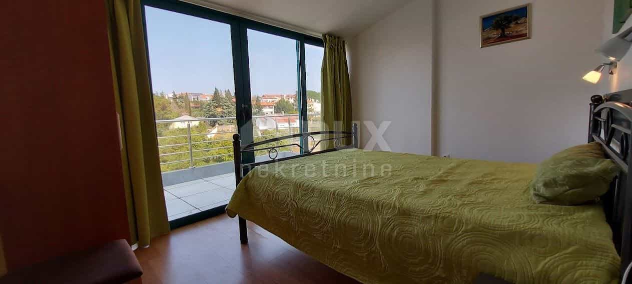 Condominium in Krk, Primorje-Gorski Kotar County 10869248