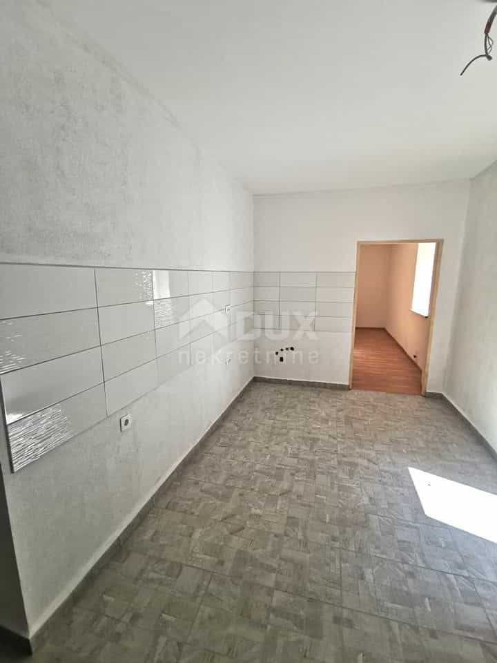 Condominium in Rasa, Istarska Zupanija 10869336
