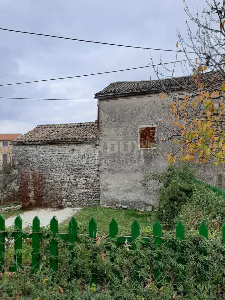 House in Kanfanar, Istria County 10869369
