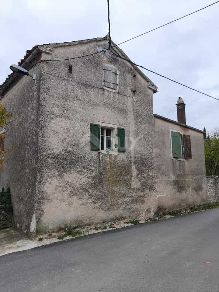House in Kanfanar, Istria County 10869369