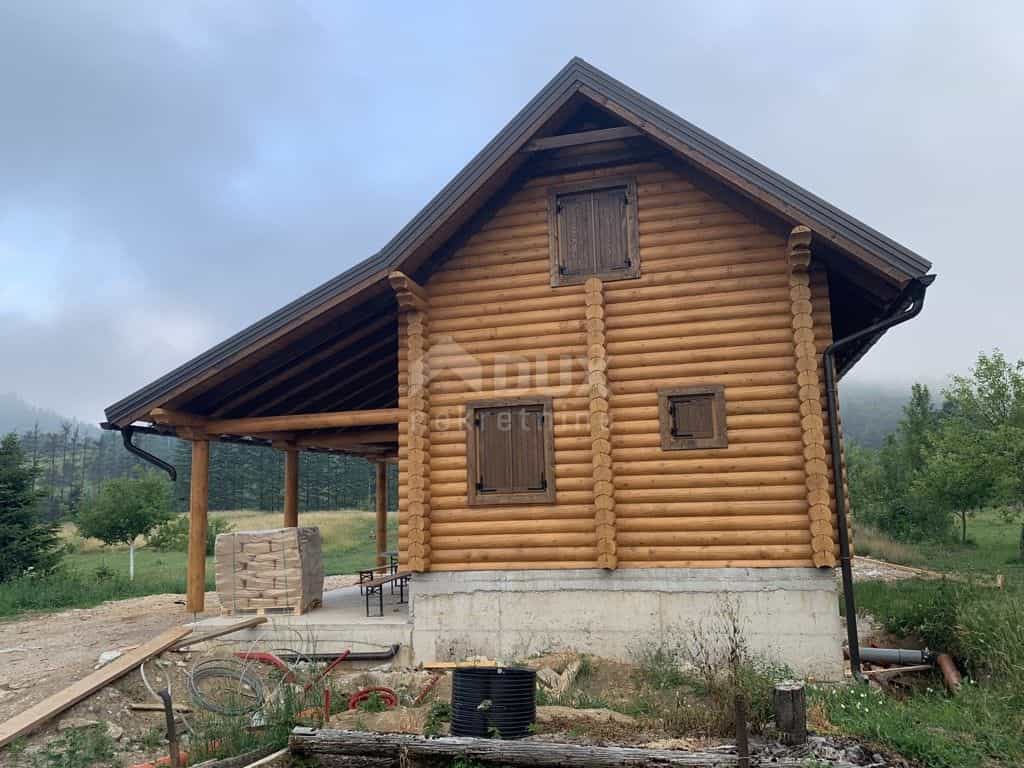 بيت في Fuzine, Primorsko-Goranska Zupanija 10869477