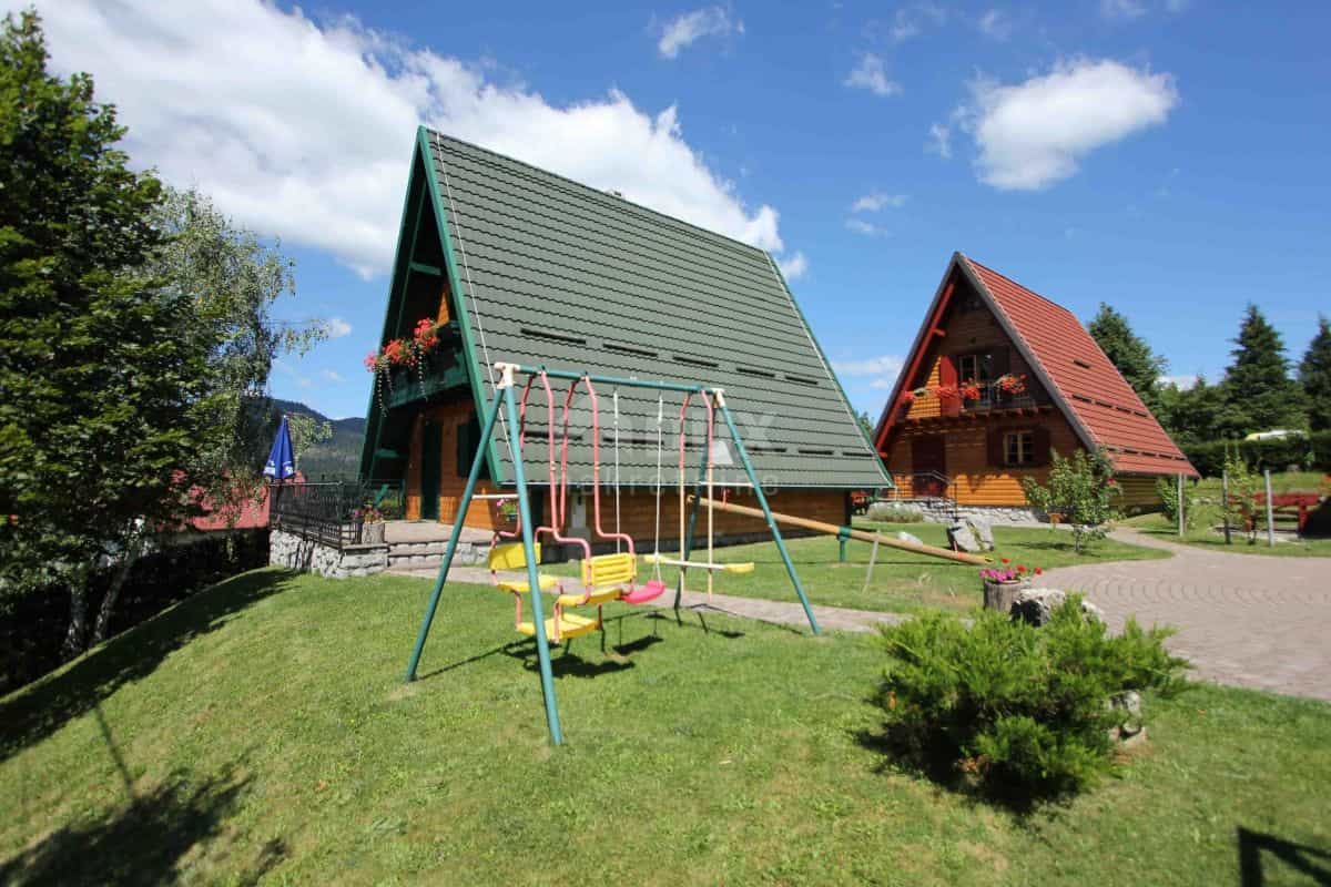 집 에 Crni Lug, Primorje-Gorski Kotar County 10869498