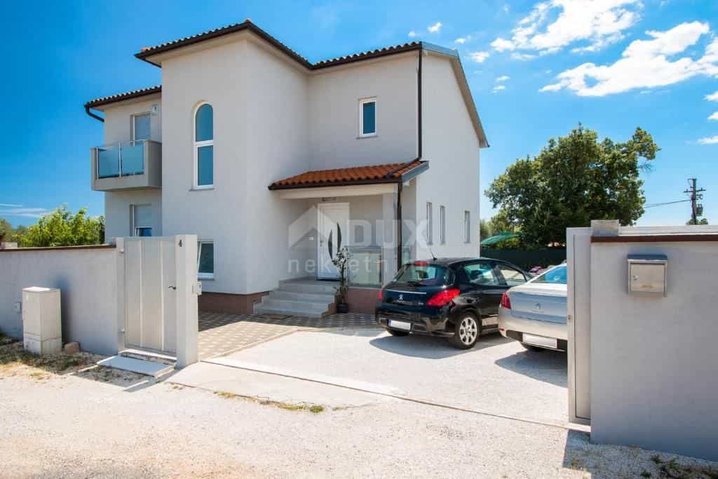 House in Vodnjan, Istria County 10869543