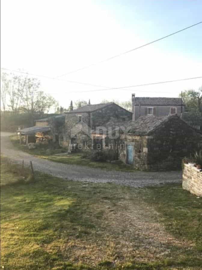 房子 在 Cerovlje, Istria County 10869544