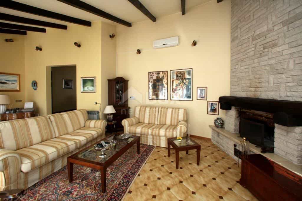 Rumah di Vodnjan, Istria County 10869705