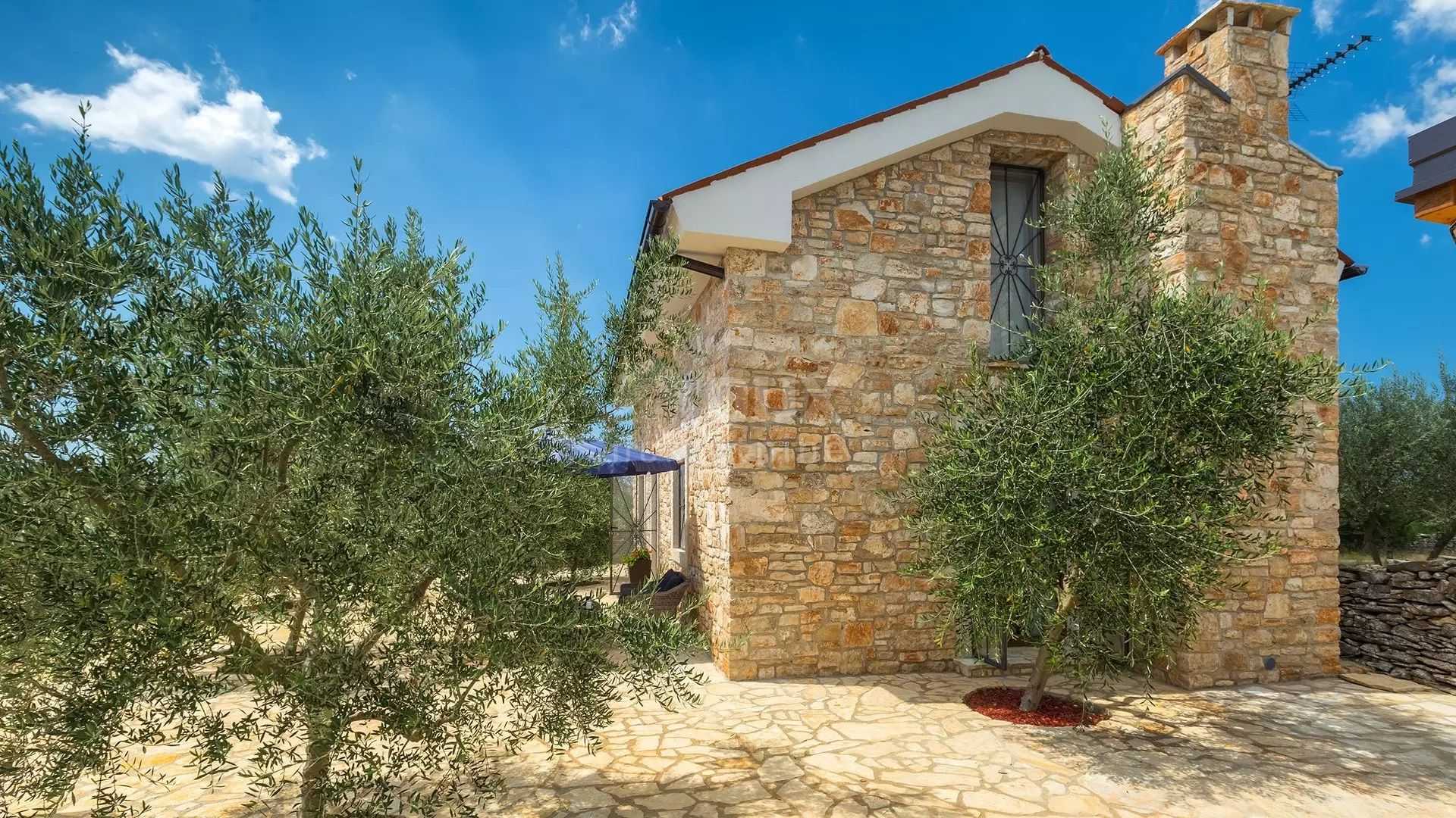 房子 在 Bale, Istria County 10870041
