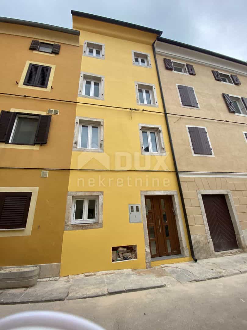 House in Vodnjan, Istria County 10870119