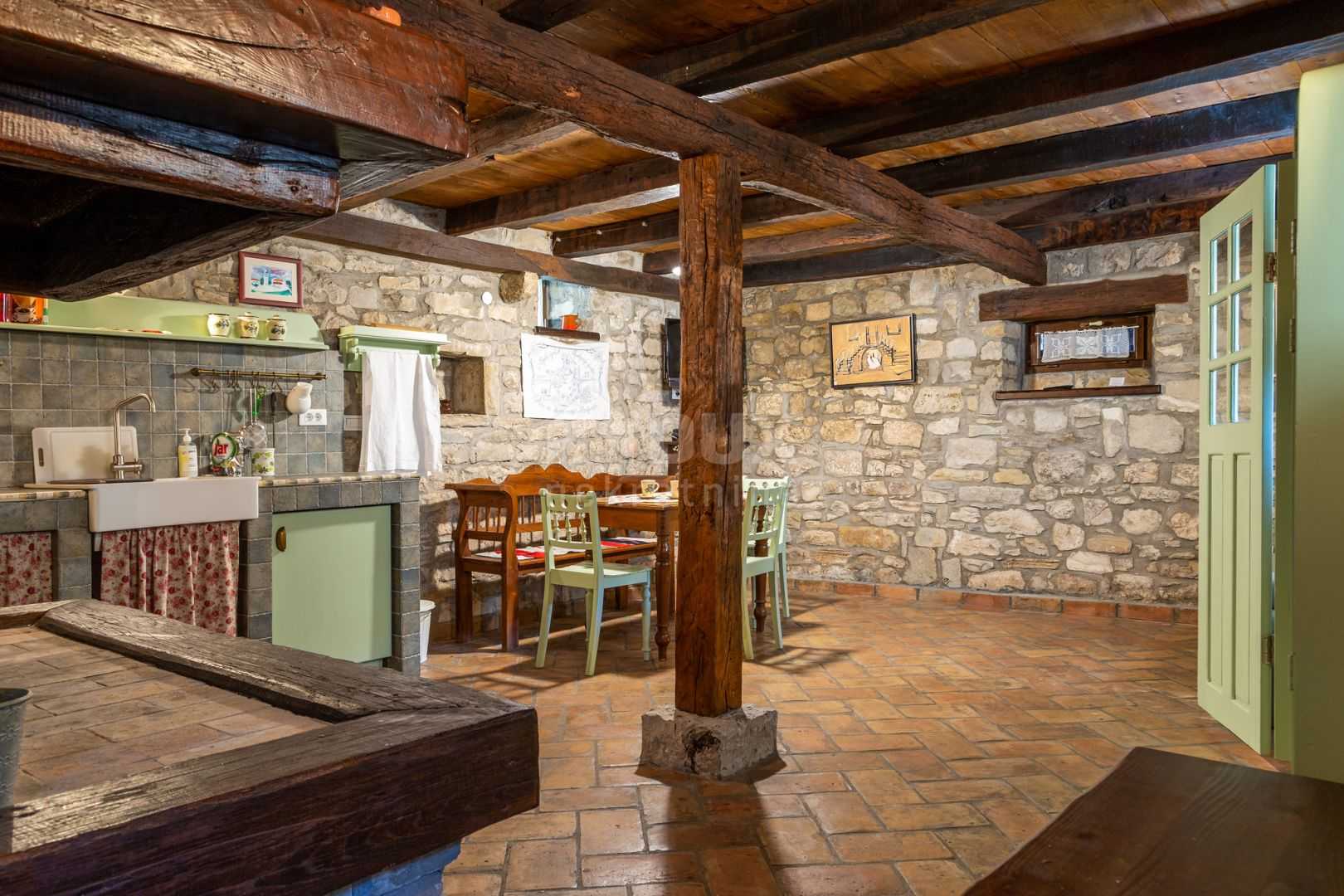 房子 在 Gračišće, Istria County 10870125
