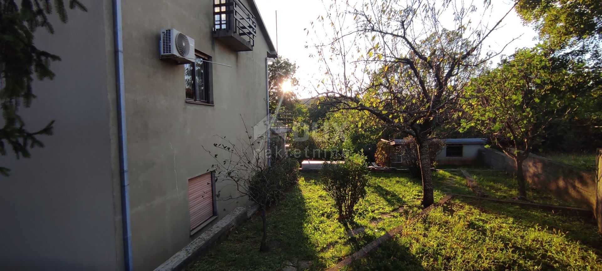 casa en Cavlé, Primorsko-Goranska Županija 10870129