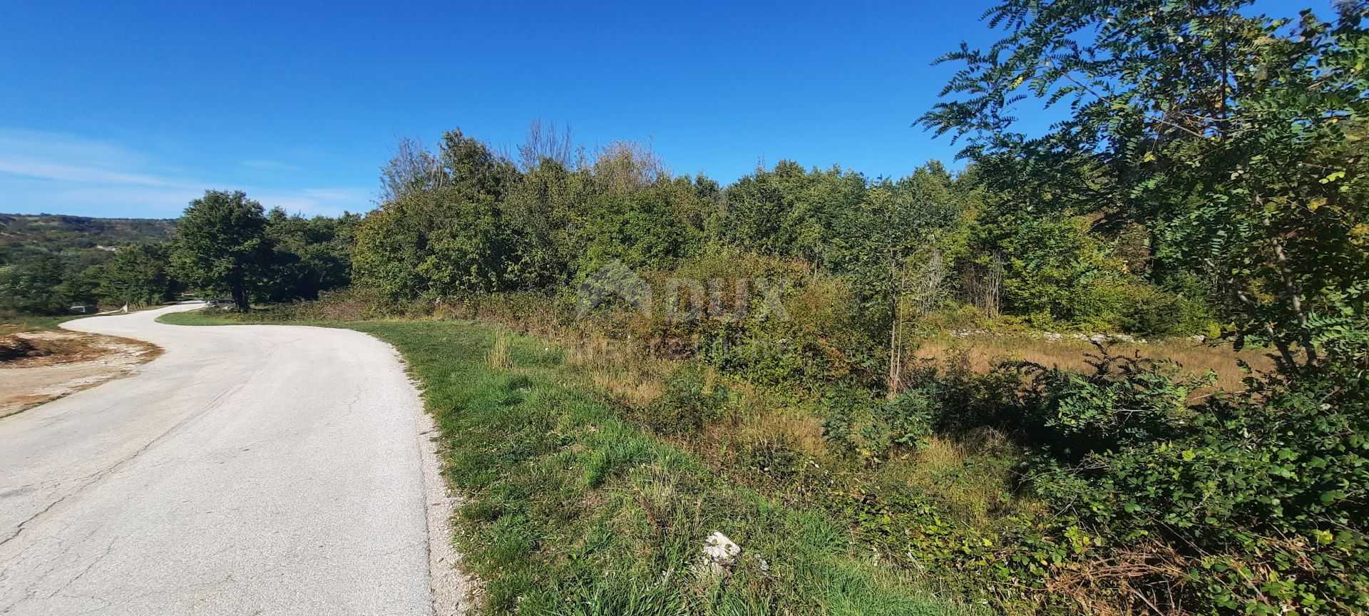Land in Pićan, Istria County 10870164