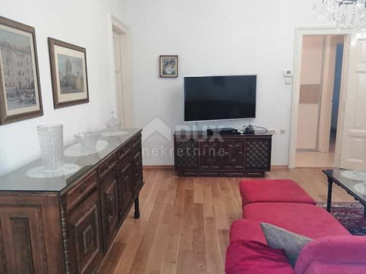 Condominium in Mrkopalj, Primorsko-Goranska Zupanija 10870203