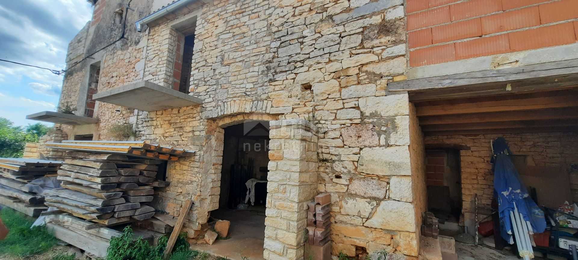 σπίτι σε Kaštelir, Istria County 10870352