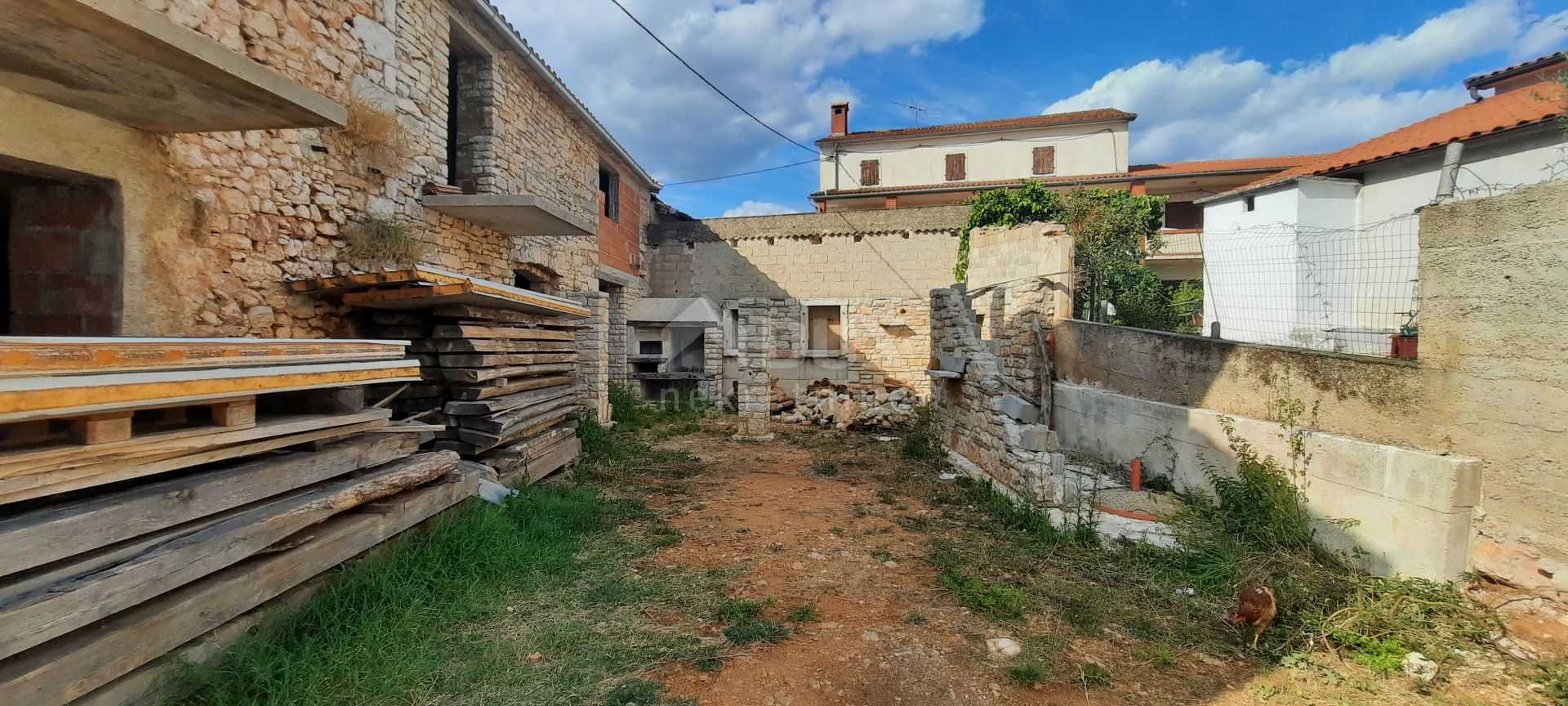 σπίτι σε Kaštelir, Istria County 10870352