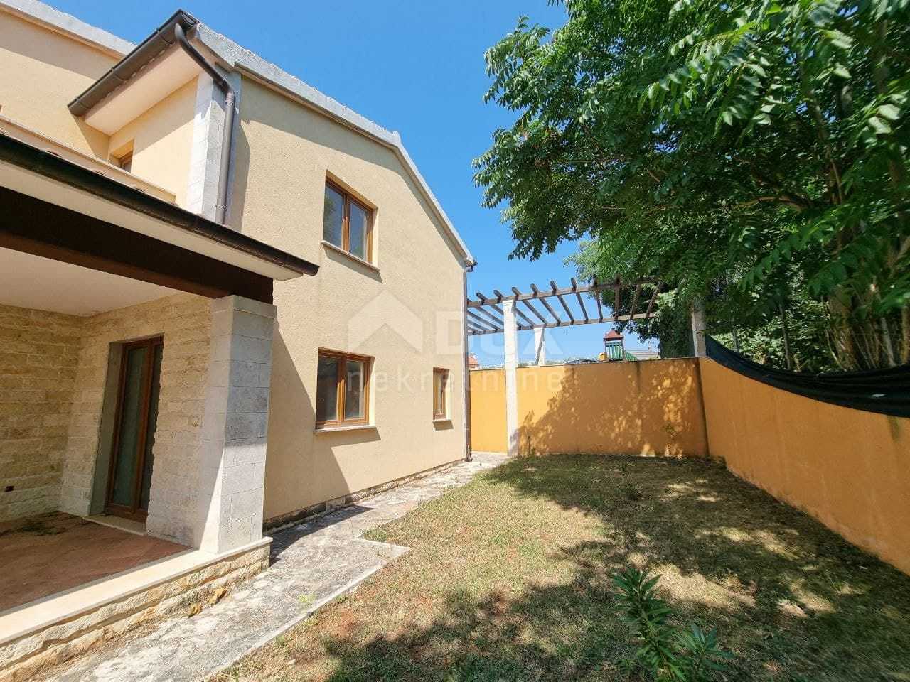 House in Kastelir, Istarska Zupanija 10870405