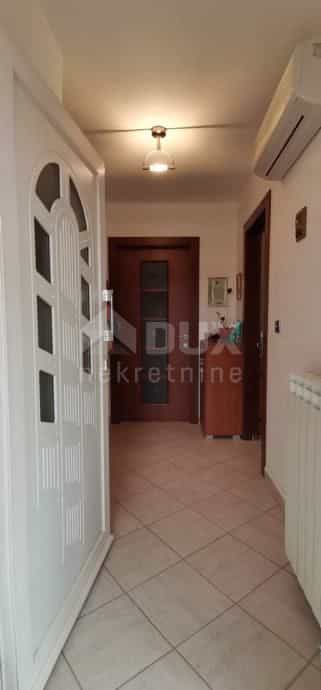 Condominium dans Sveti Kuzam, Primorje-Gorski Kotar County 10870429