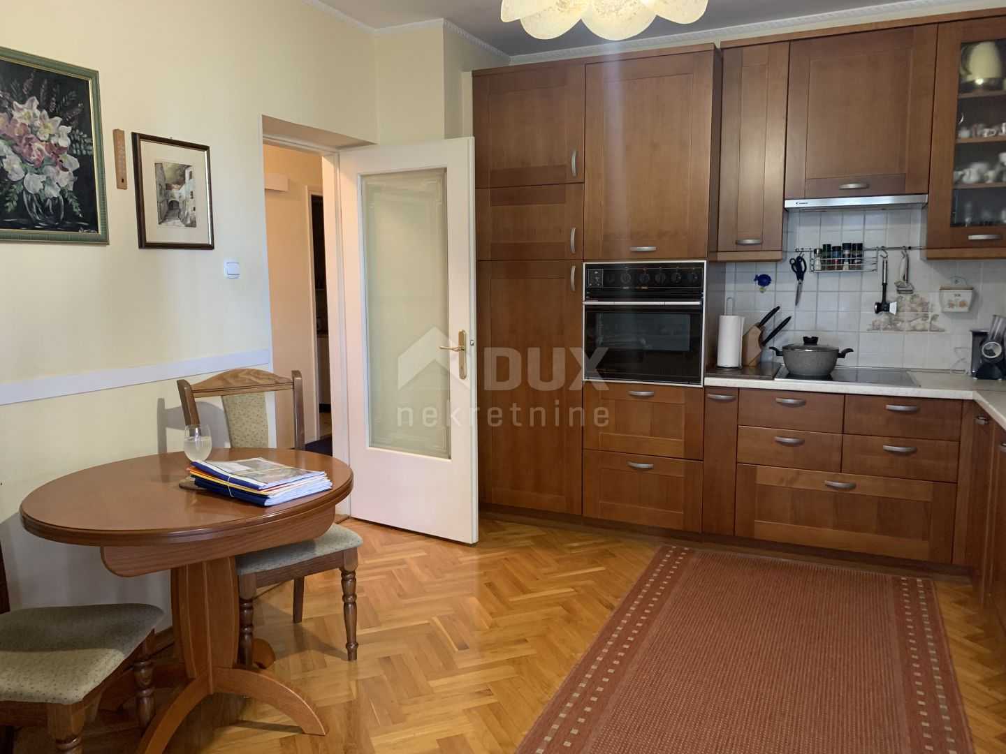 Condominium dans Icici, Primorsko-Goranska Zupanija 10870459