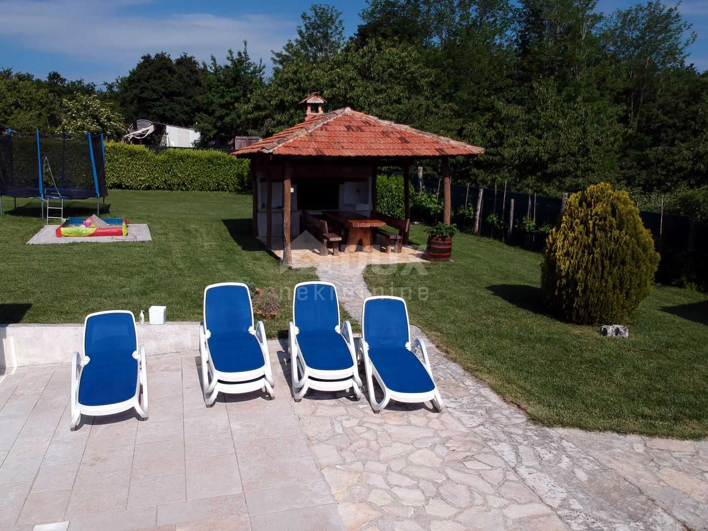 房子 在 Karojba, Istarska Zupanija 10870627