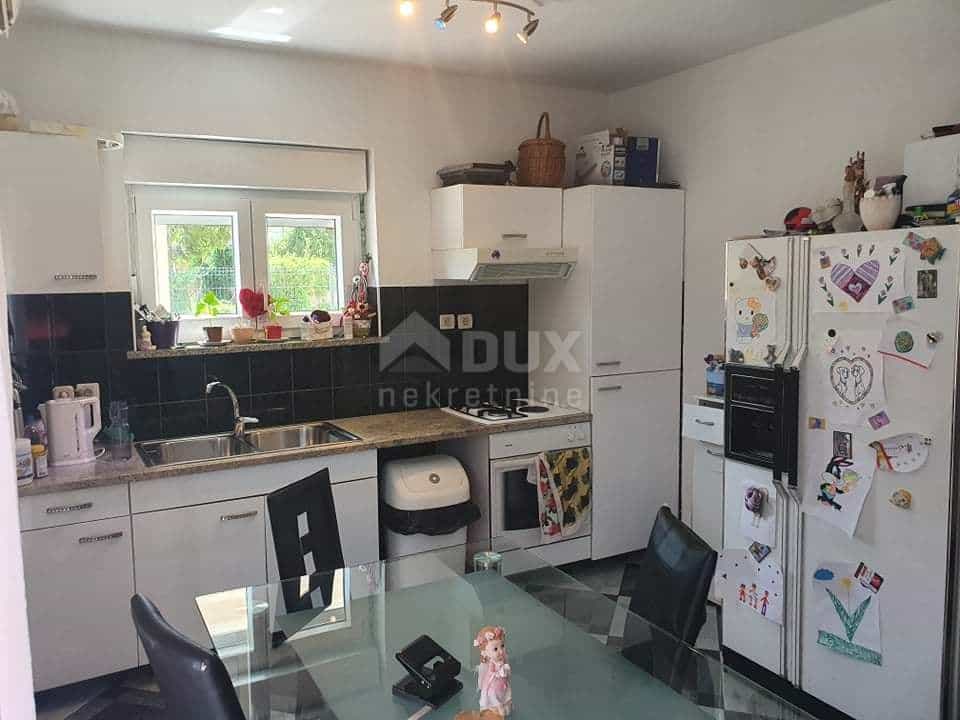 Condominium in Labin, Istarska Zupanija 10870641