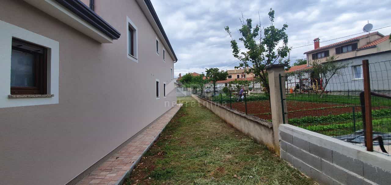 σπίτι σε Καστελίρ, Istarska Zupanija 10870764