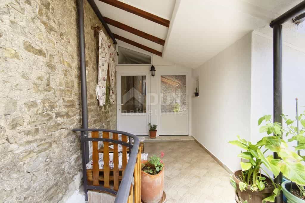 房子 在 Momjan, Istria County 10870798