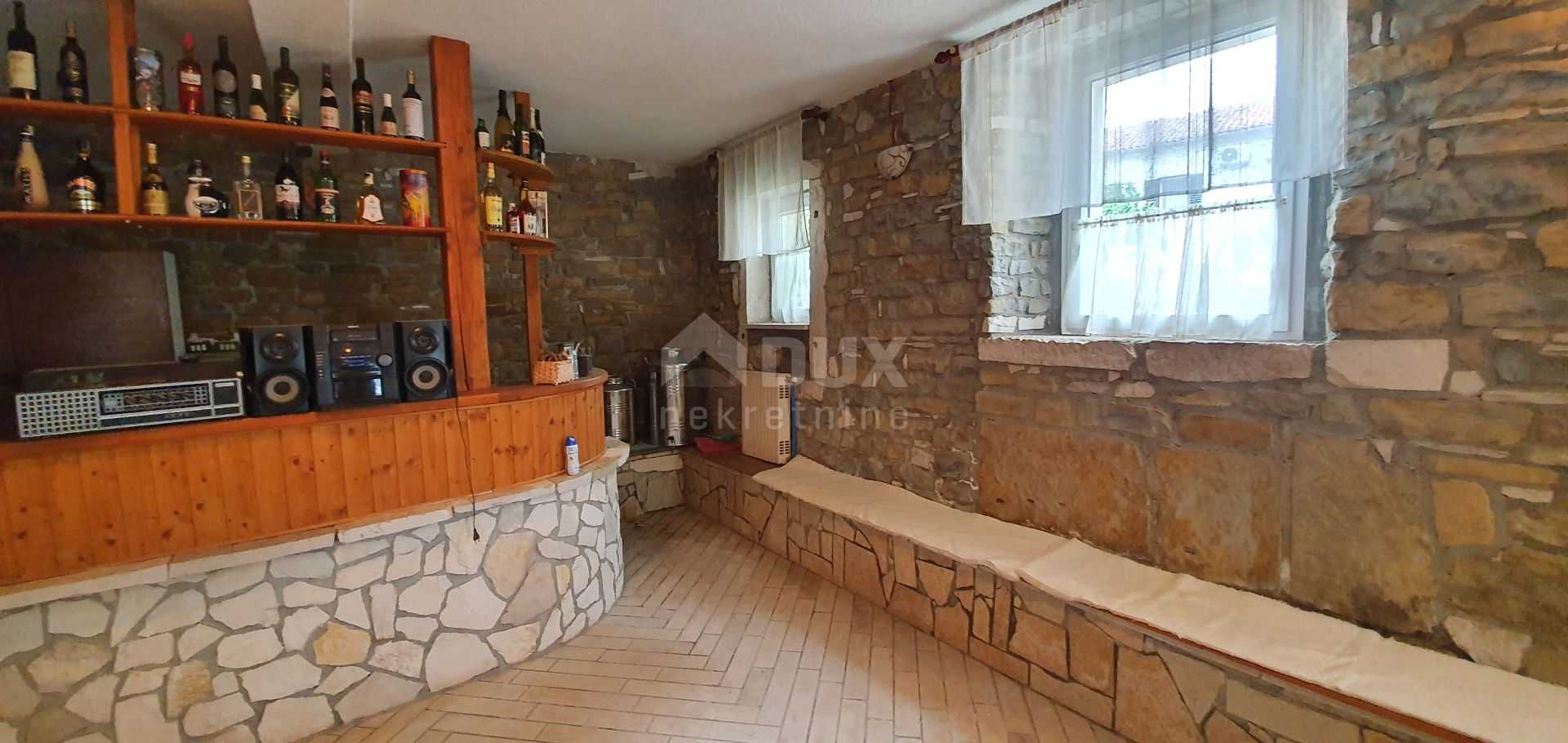 Talo sisään Momjan, Istria County 10870798