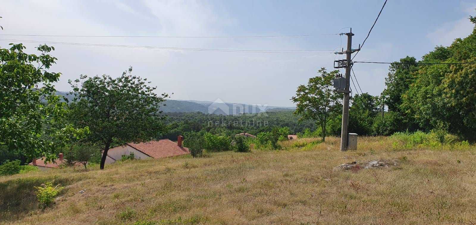 casa en Lupoglav, Istarska Županija 10871008