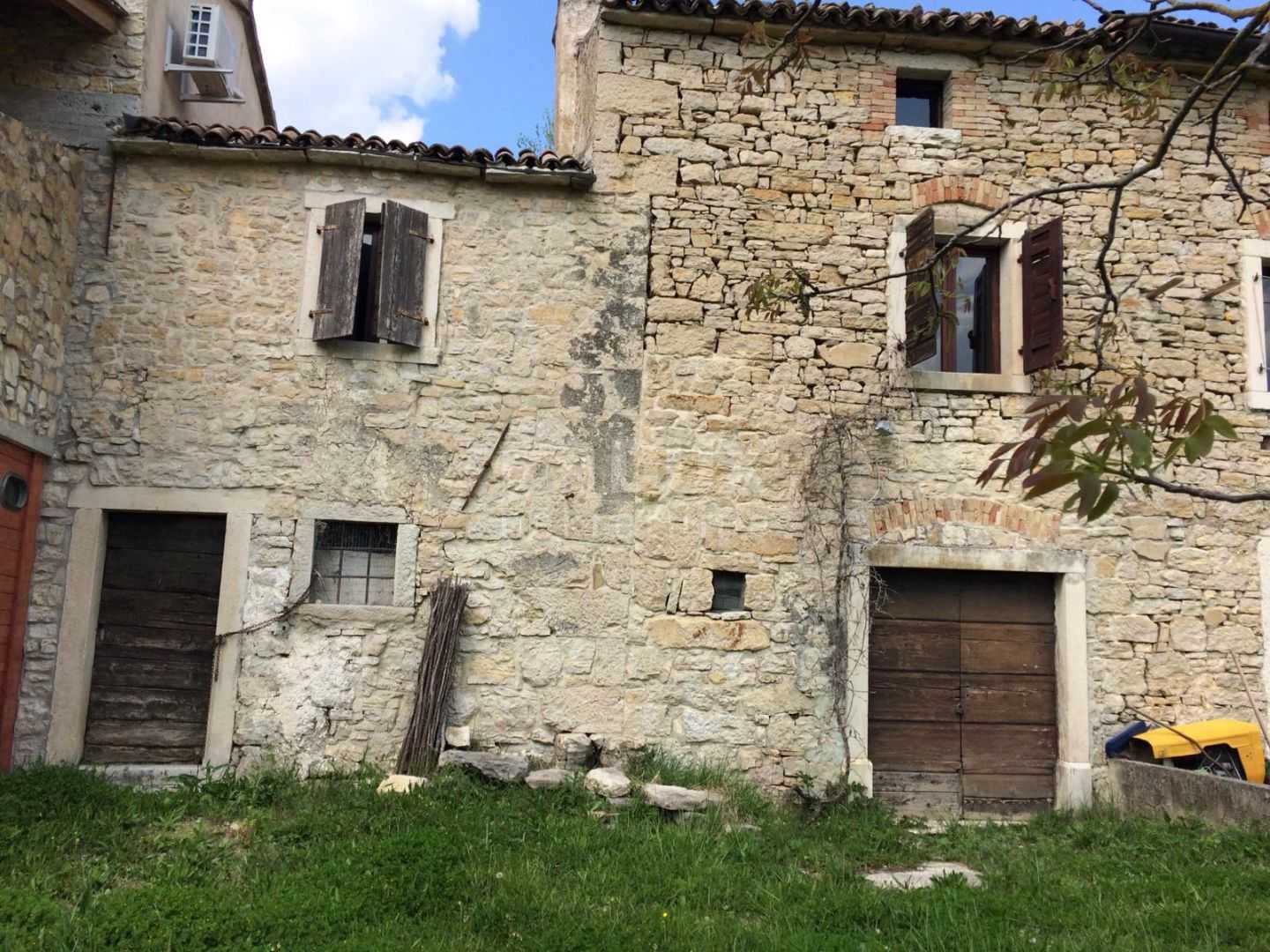 House in Motovun, Istarska Zupanija 10871051