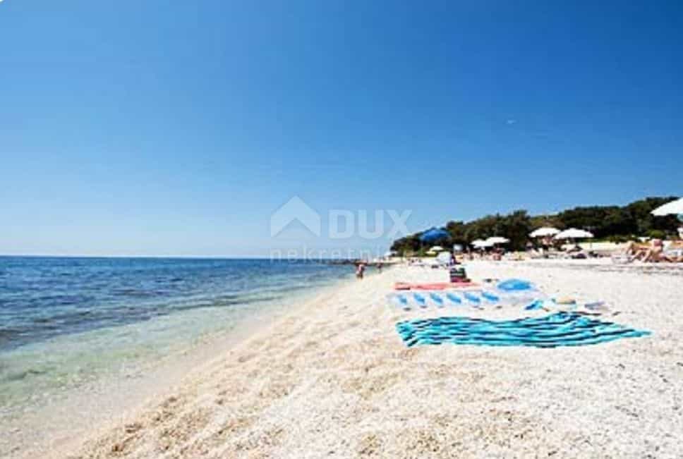 Commercial in Rovinj, Istria County 10871176