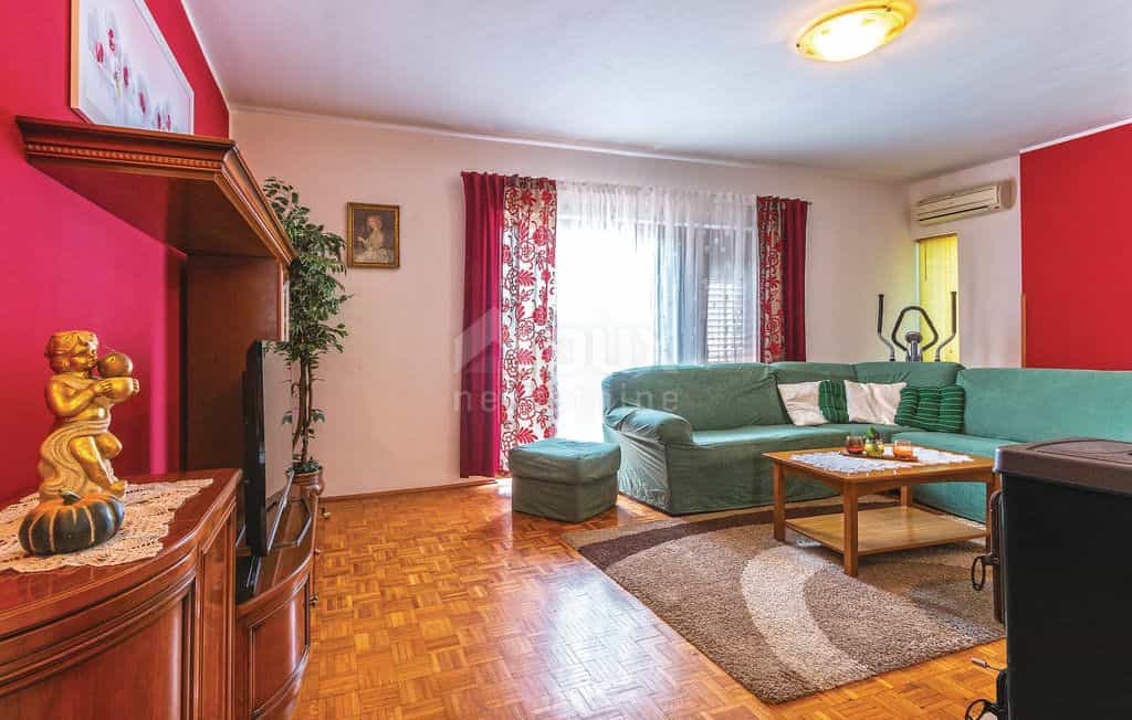 House in Pula, Istarska županija 10871535