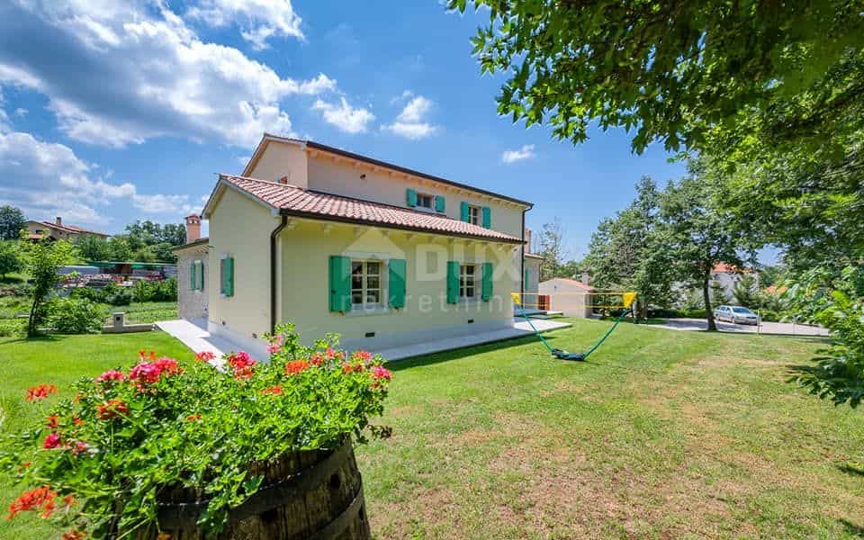 Будинок в Plovanija, Istarska Zupanija 10871586