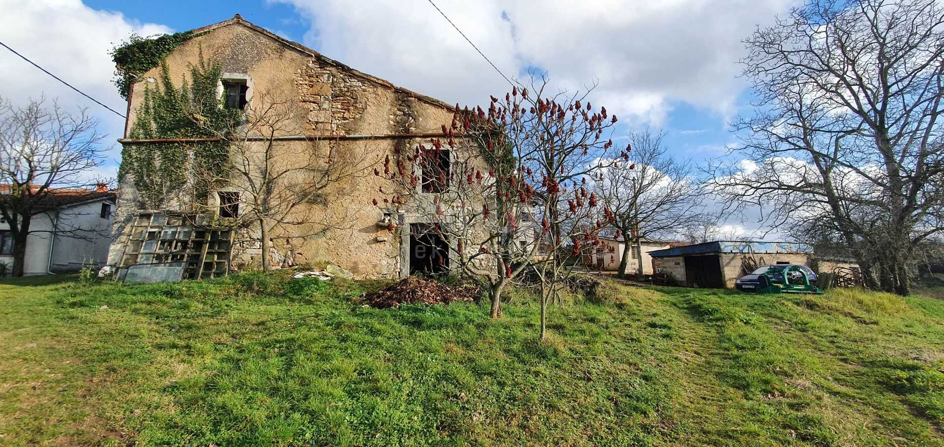 Talo sisään Pićan, Istria County 10871645