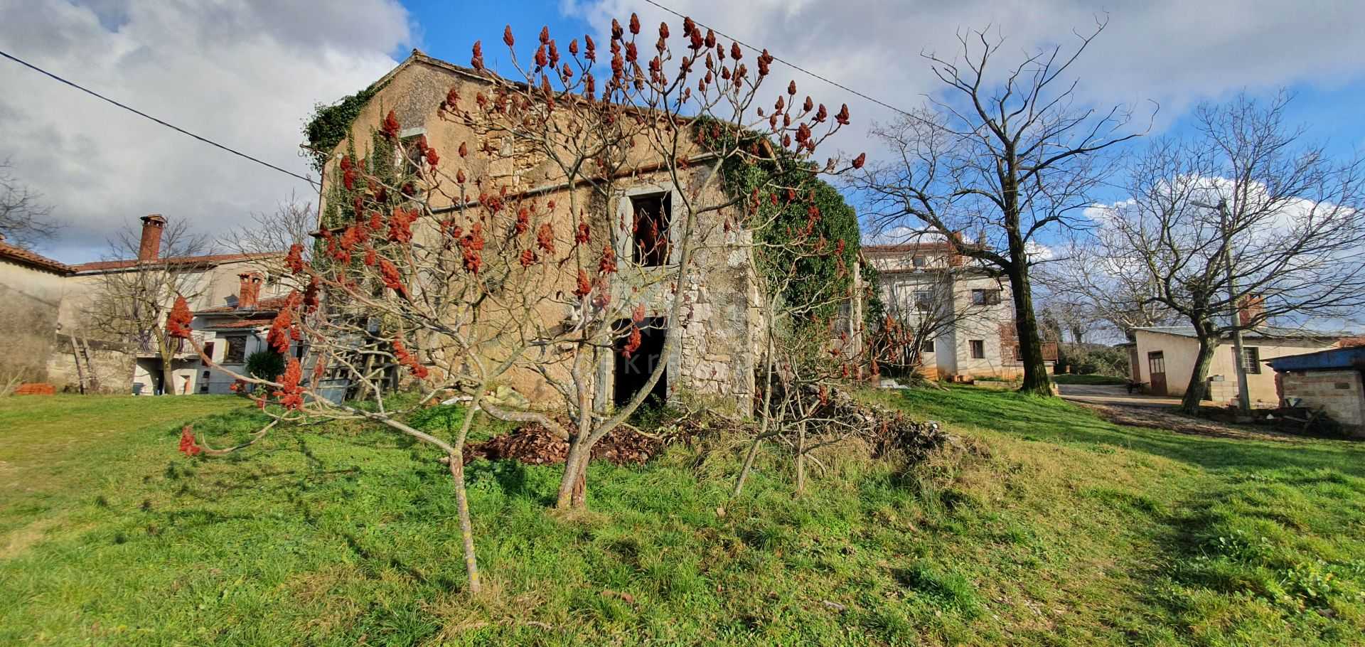 Talo sisään Pićan, Istria County 10871645
