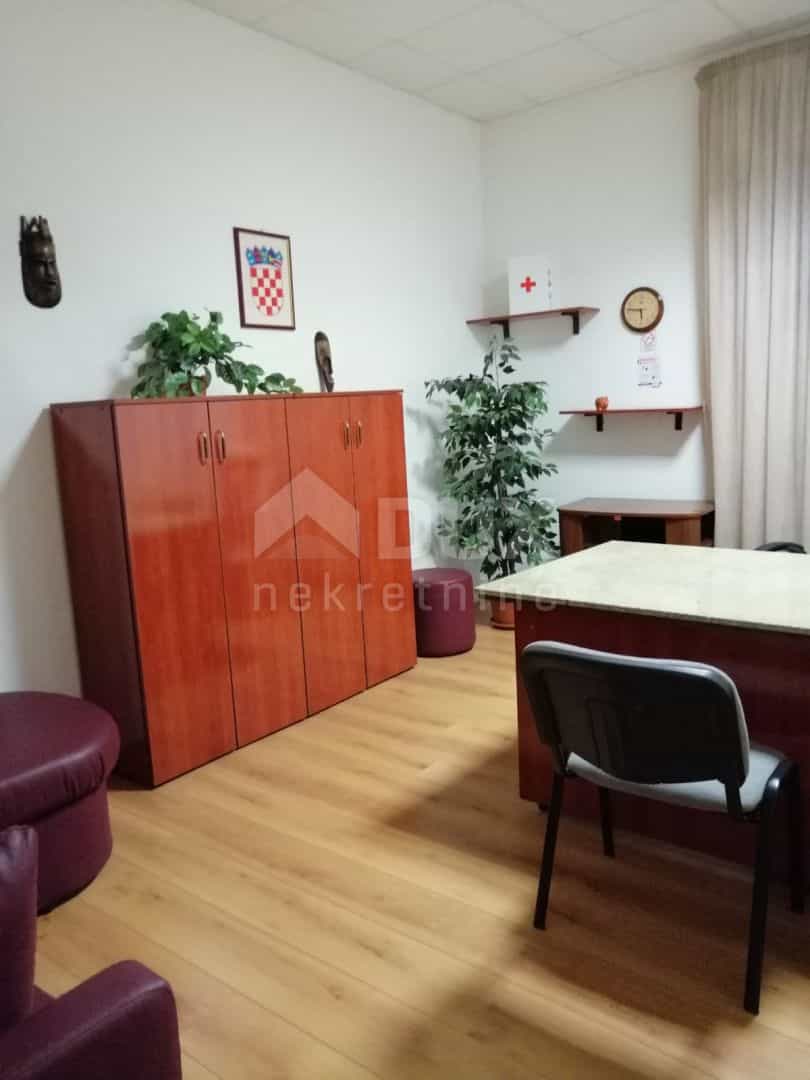 Condominium in , Primorje-Gorski Kotar County 10871676