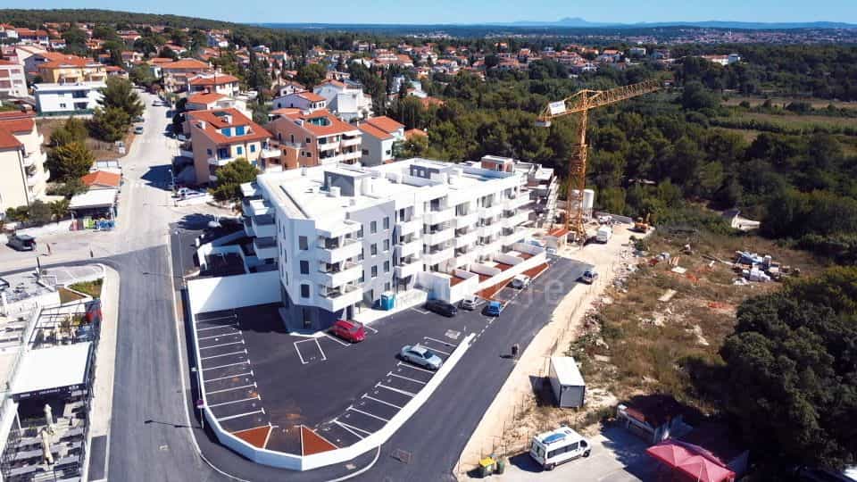 Osakehuoneisto sisään Premantura, Istarska Zupanija 10871883