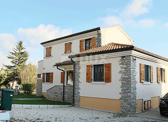 casa no Žminj, Istria County 10872089