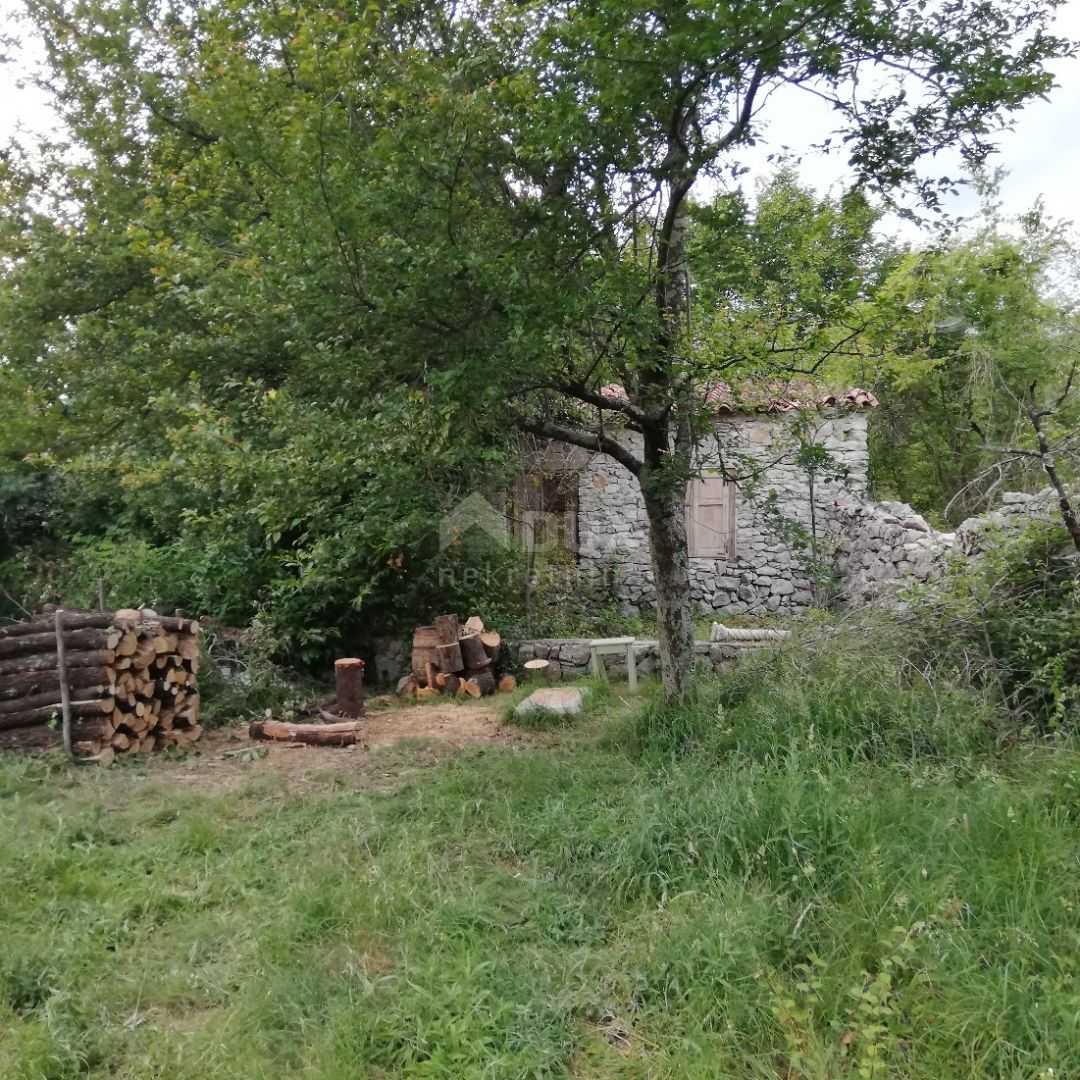 土地 在 Trinajstići, Primorje-Gorski Kotar County 10872385
