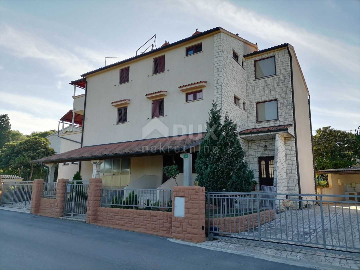 loger dans Štinjan, Istria County 10872552