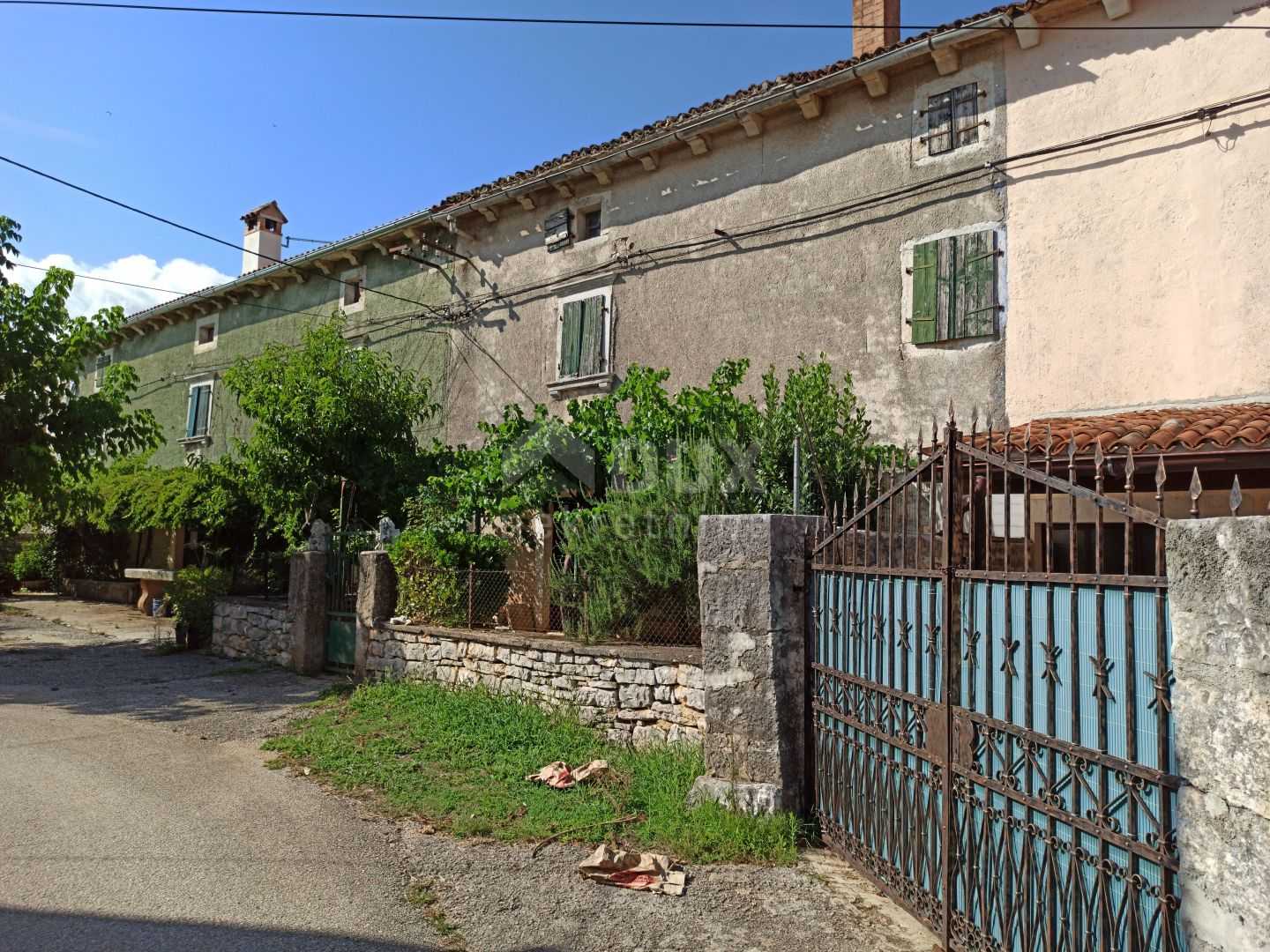 жилой дом в Свети Ловрек Пазенатицкий, Истарска Зупания 10872599