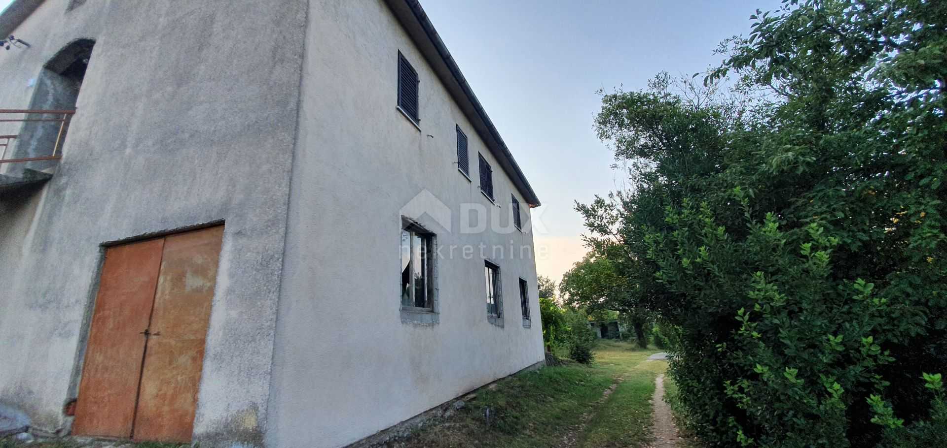 房子 在 Pićan, Istria County 10872603
