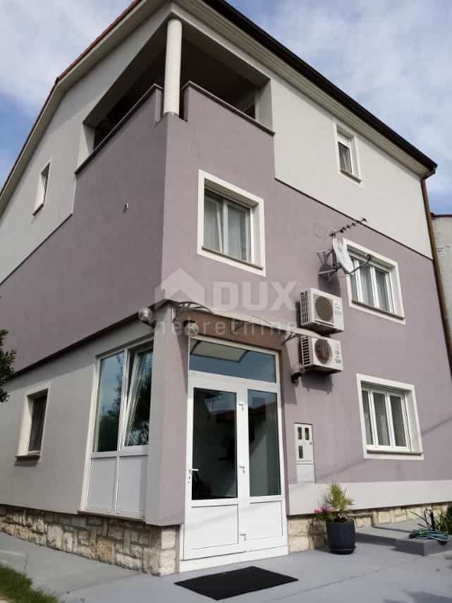 집 에 Pula, Istarska županija 10872780