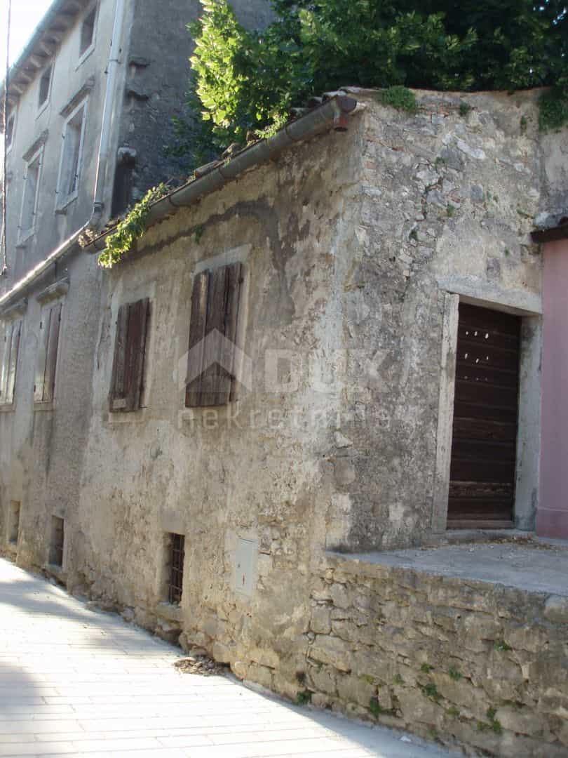 Talo sisään Pićan, Istria County 10872990