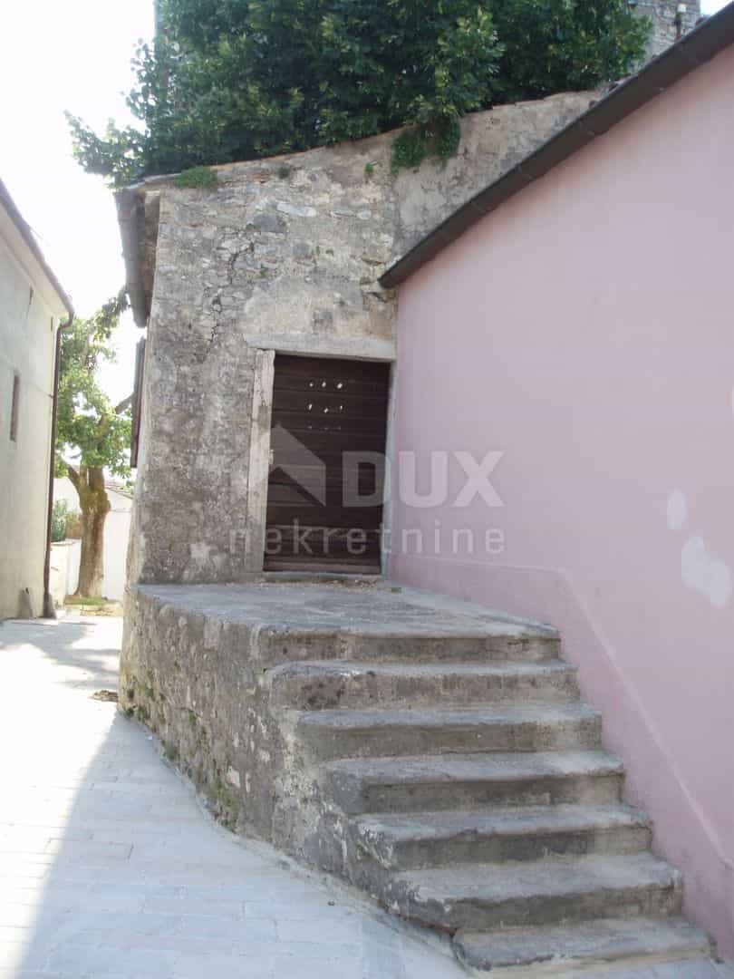房子 在 Pićan, Istria County 10872990